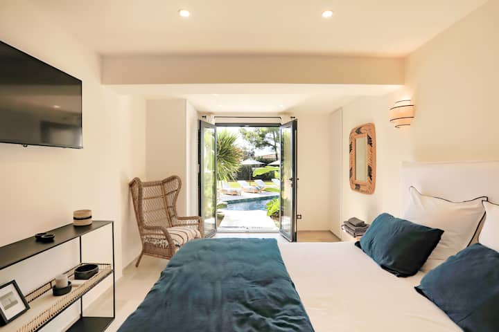 Апартамент 2 ( спалня 2)
Съблекалня, баня , тоалетна

Апартамент 2 (спалня 2)
Съблекалня, баня, тоалетна