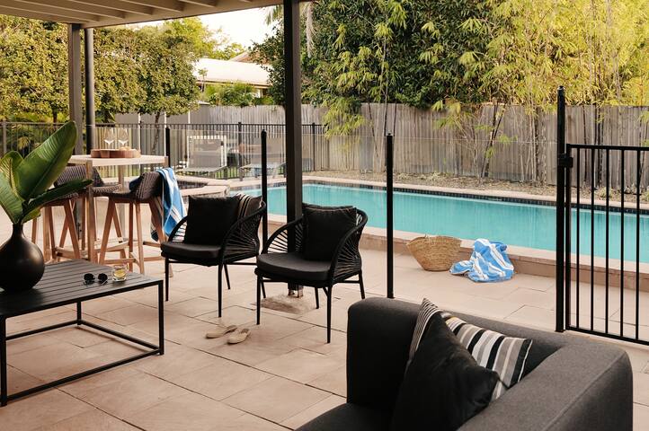 Belli Street – Heated Spa, walk to Hastings Street