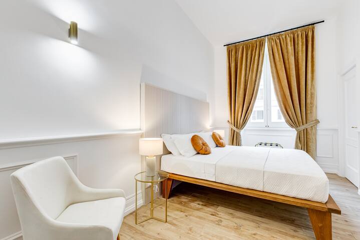 Monti Suites Cavour Camere 1 e 2 (Bagno esterno) gallery image 2