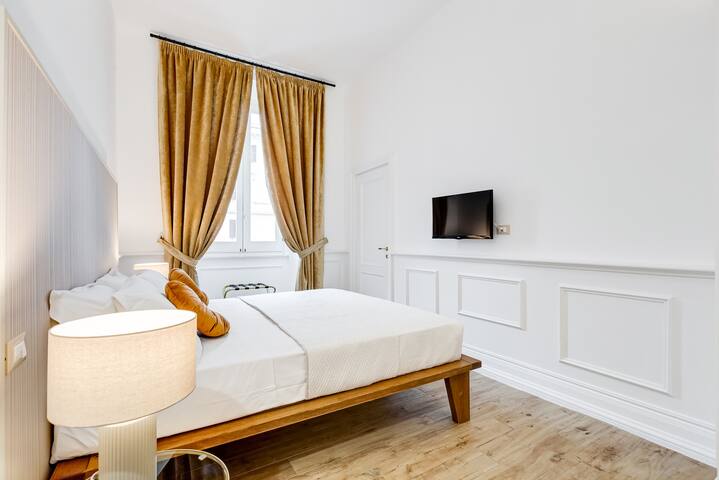 Monti Suites Cavour Camere 1 e 2 (Bagno esterno) gallery image 3