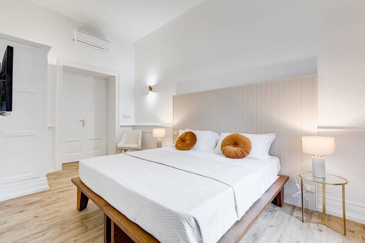 Monti Suites Cavour Camere 1 e 2 (Bagno esterno) gallery image 4