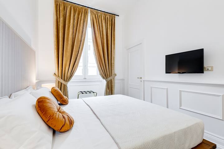 Monti Suites Cavour Camere 1 e 2 (Bagno esterno) gallery image 5