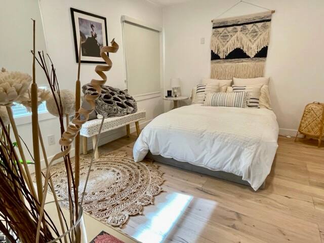 Zen in the City: Stylish Retreat gallery image 5