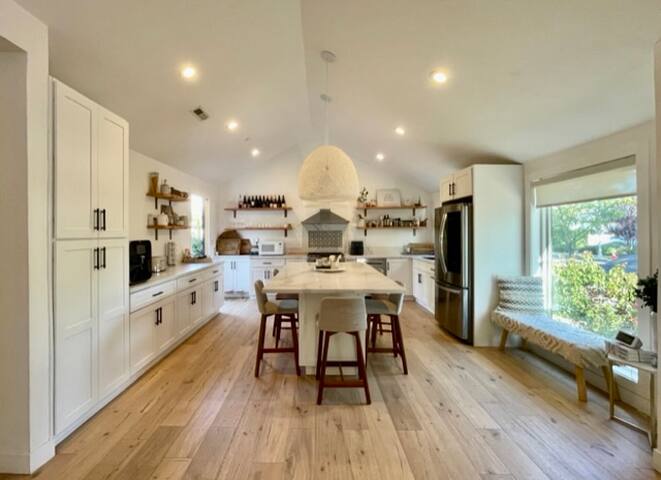 Zen in the City: Stylish Retreat gallery image 4