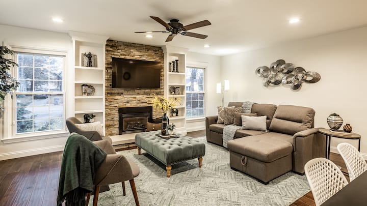 Ec drejt e në dhomën tënde të ndenjjes së rehatshme dhe të ndritshme - divani paloset për krevat dopio "queen"