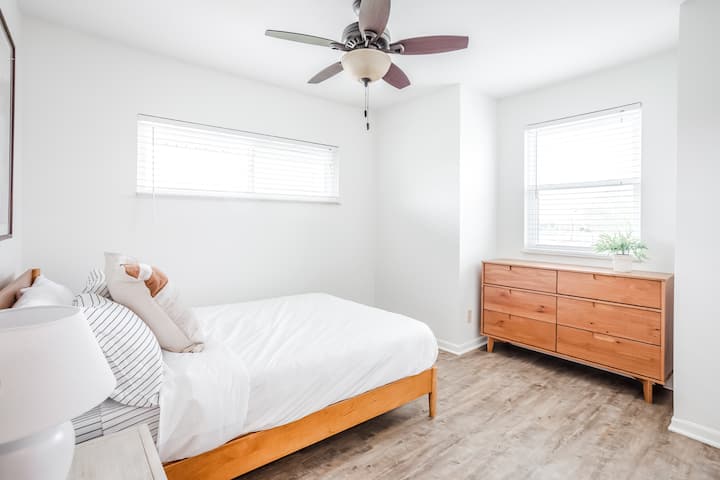 ห้องนอน 3 - เตียงเต็มรูปแบบ (ผ้าปูที่นอนและผ้านวมผ้าฝ้าย 100%)