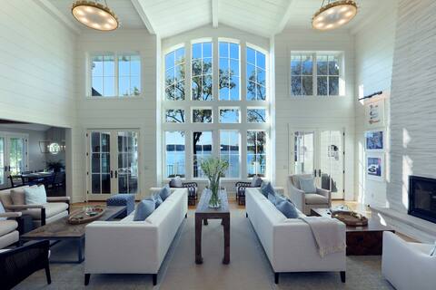 Luxury Lakefront Retreat
