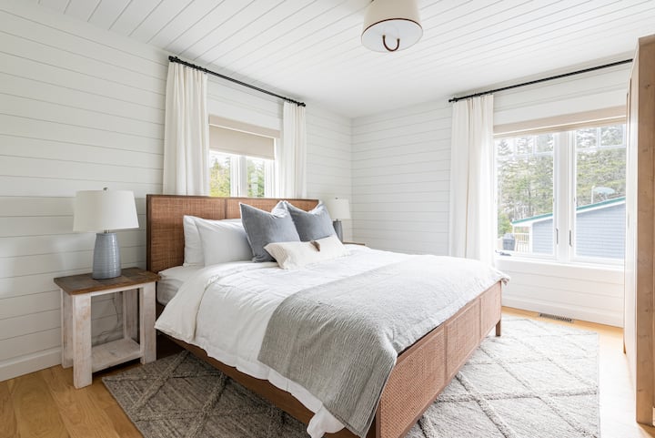 Bedroom on the Main Floor

This most luxurious and comfortable king size bedroom is also the easiest
to get to.