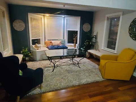 LARGE, Fun Entertaining Home near Casinos!