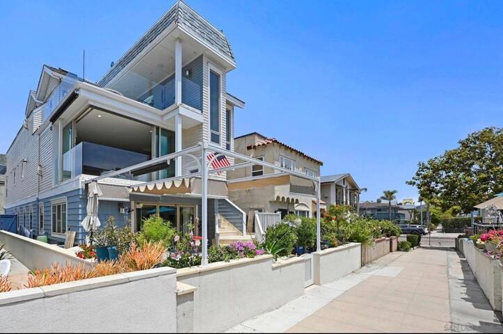 Stylish Beach House gallery image 4