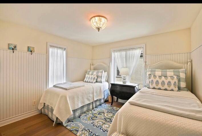 Stylish Beach House gallery image 3