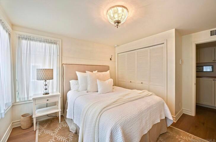 Stylish Beach House gallery image 2