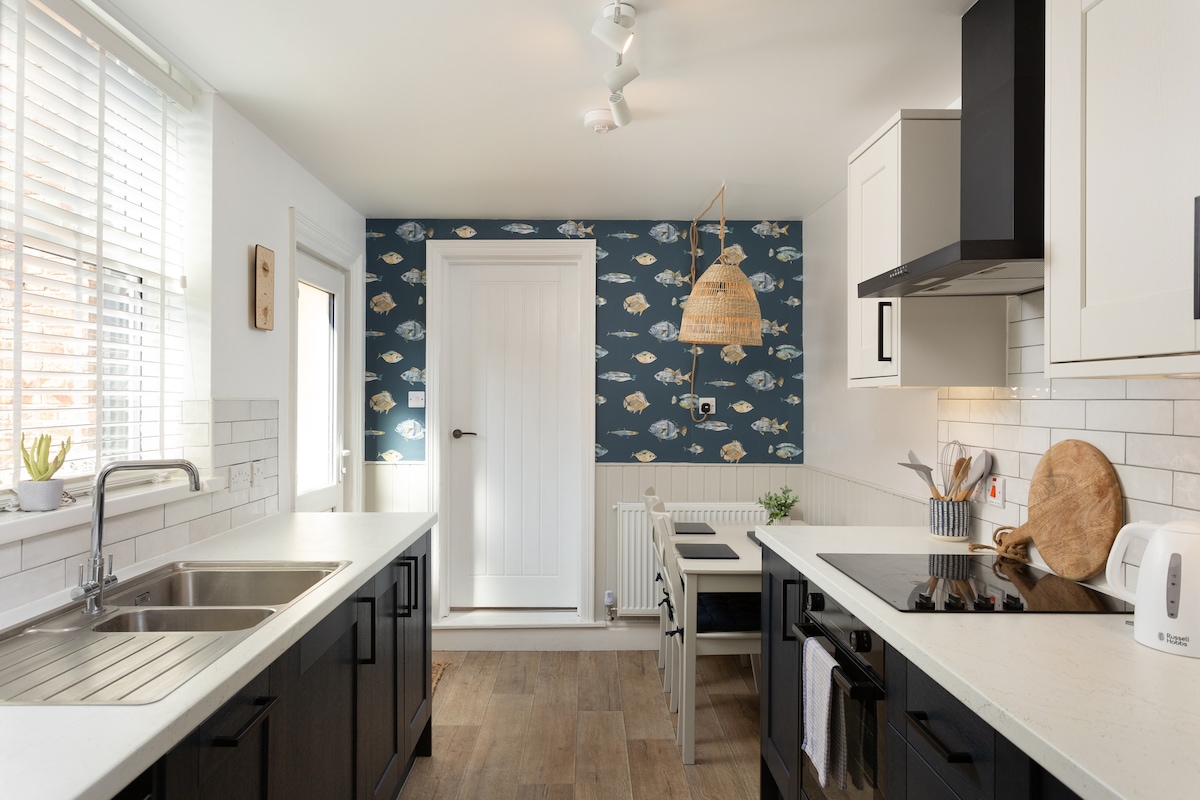 Popular Airbnb listing: Low Tide @ Filey. Close to Beach. Dog Friendly. in Filey