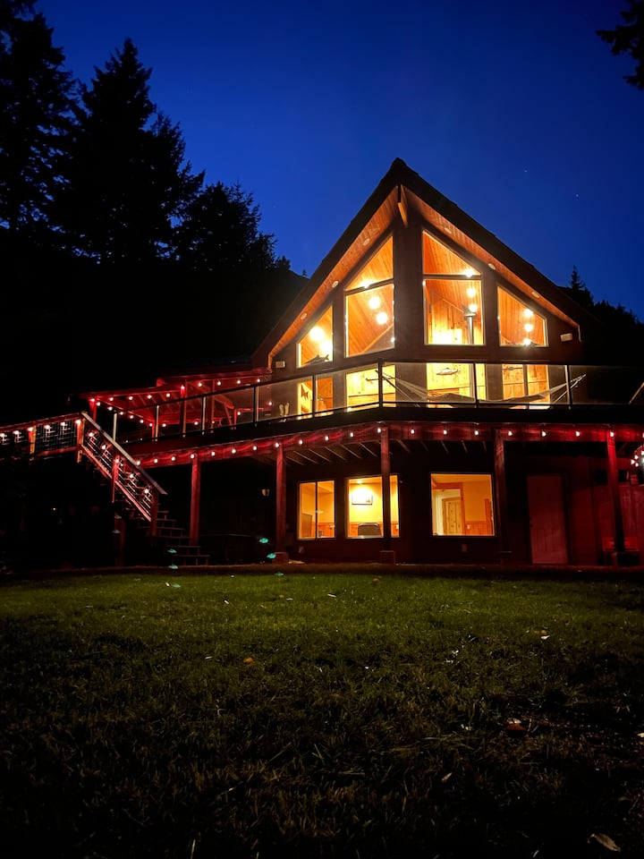 Swiftwater Cabin Cabins for Rent in Entiat, Washington, United States