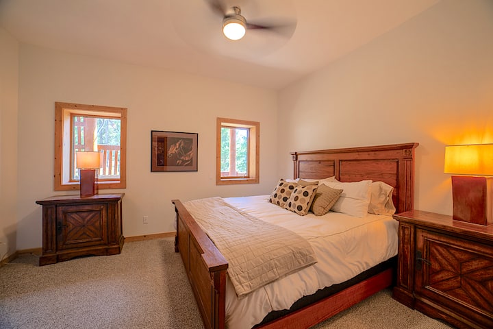 2nd lower floor Bedroom with ensuite bath and King size bed