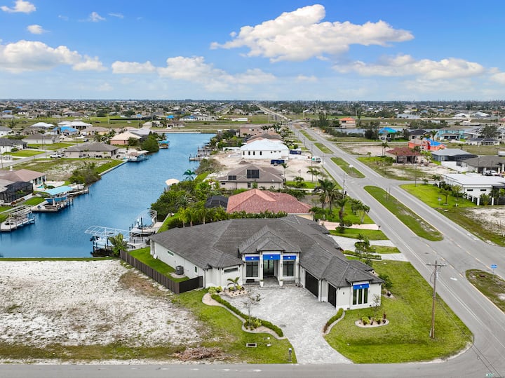 Luxury Gulf Access Home, Pool, 6 Bdrm, 4 Bath Houses for Rent in Cape