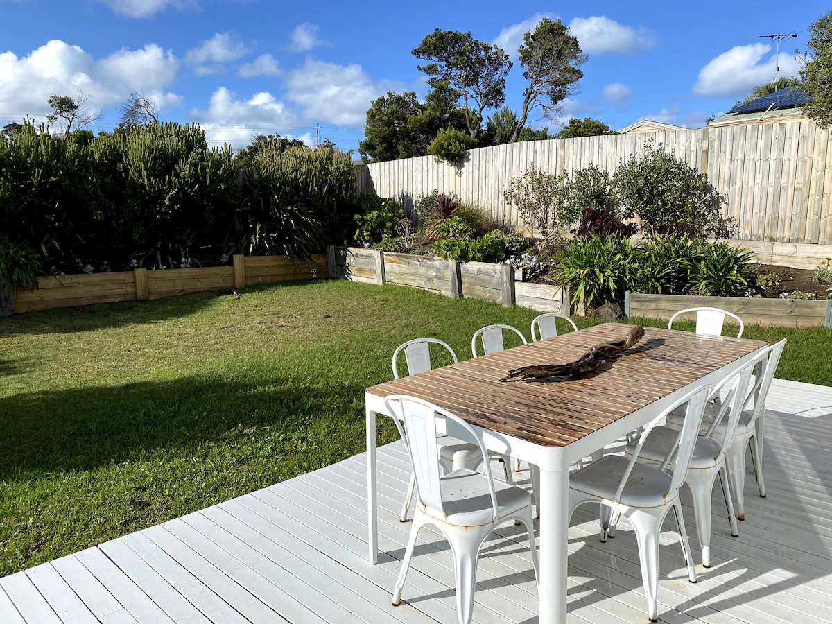 Popular Airbnb listing: Whitewood Beach House, Blairgowrie in Blairgowrie