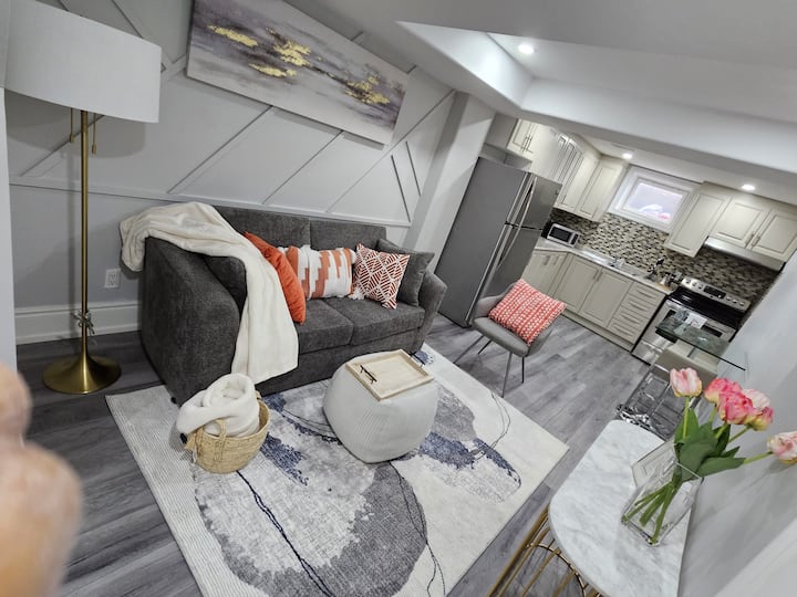 1 Private Bedroom Bsmt Apt Sep Entrance Brampton. - Brampton