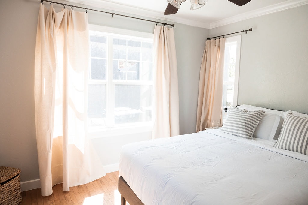 Spálňa 2: na prízemí, veľká manželská posteľ