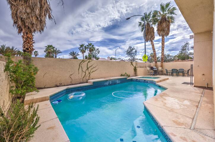 Charming family 5BR/3BR,Pool/Jacuzzi gallery image 3