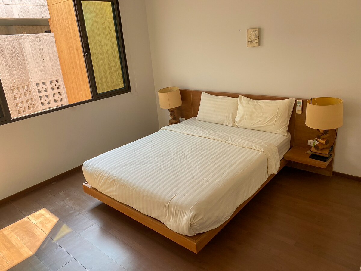 Spavaća soba 2 - bračni krevet (širine 125-179 cm)