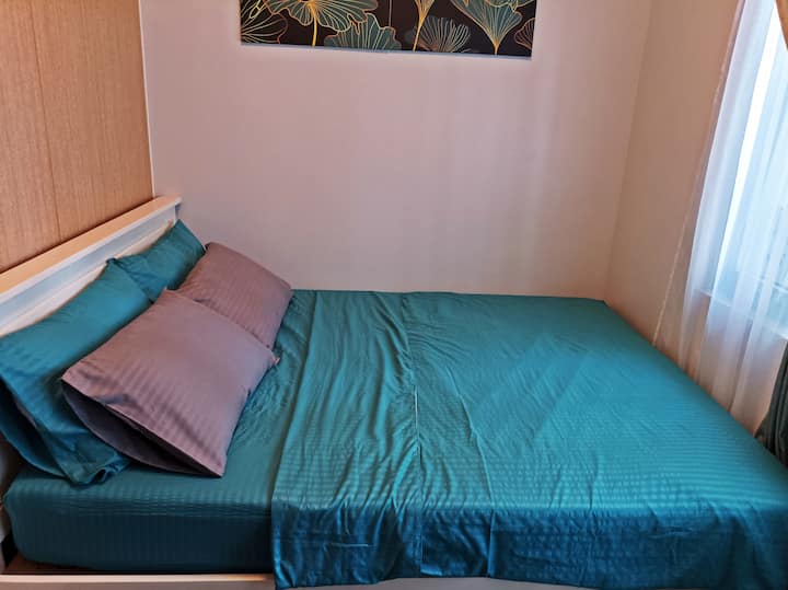 Queen size bed