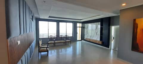 Luxurious & Prime Vocation Home