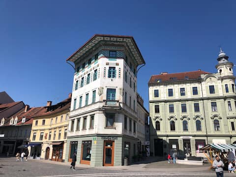 Top performing Airbnb: Triple Bridge Ljubljana City Centre in Osrednjeslovenska