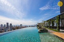 Seaview 2BR Infinity Pool & EasyAccess to Town 13A