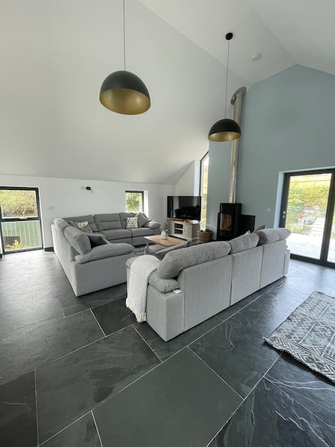 Gulland 4 Bed Sleeps 8 with Hot tub