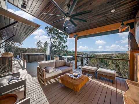 Expansive Hill Country Views, Hot Tub, and Comfort
