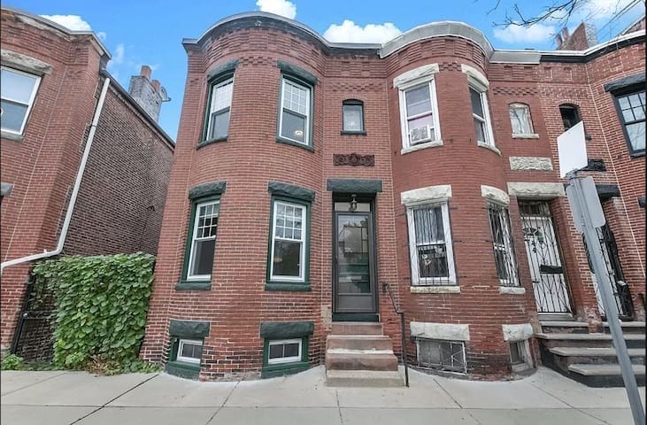 Charming South End Farmhouse – Near Northeastern!