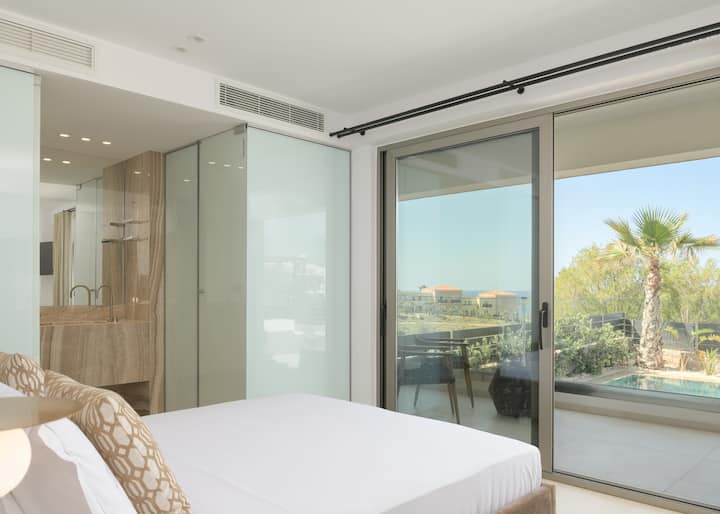 Chumba cha kulala cha kifahari chenye starehe na mtindo.