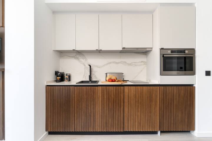 master La Rambla | 2 BR Penthouse w/ Large Terrace gallery image 5