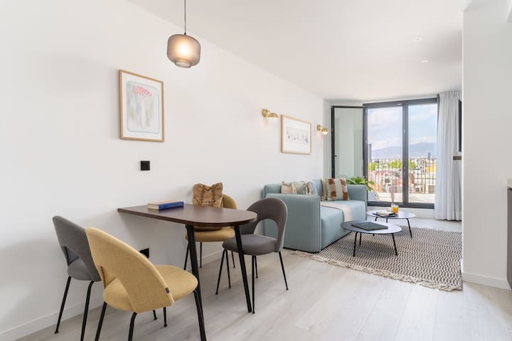 master La Rambla | 2 BR Penthouse w/ Large Terrace gallery image 3