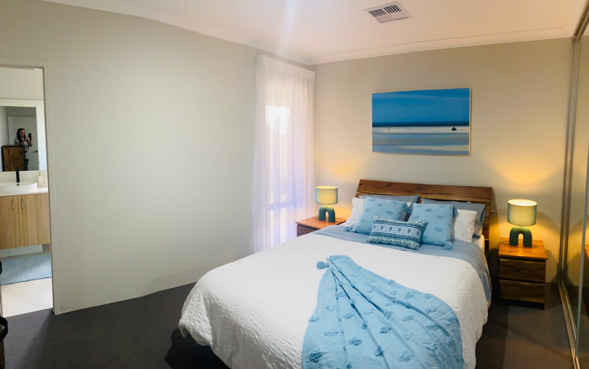 "ห้องเบลอ" ที่เงียบสงบพร้อมห้องน้ำในตัวเพื่อความเป็นส่วนตัวยิ่งขึ้น