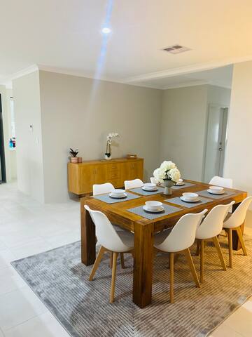 New stylish 5 Bed, 3 Bathroom – Busselton gallery image 4