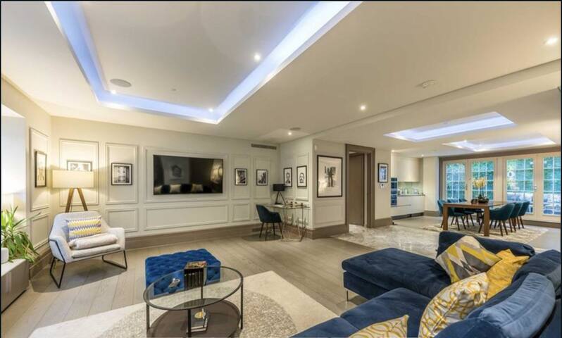 Luxury Central London Apartment 3BR / 3BTH gallery image 5