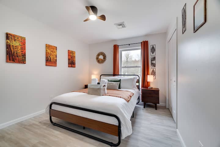 Jim Thorpe room- enjoy your day and nights in this cozy fall theme room dedicated to the beautiful Jim Thorpe town!
