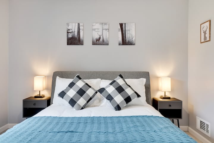 The Deer room: Queen bed