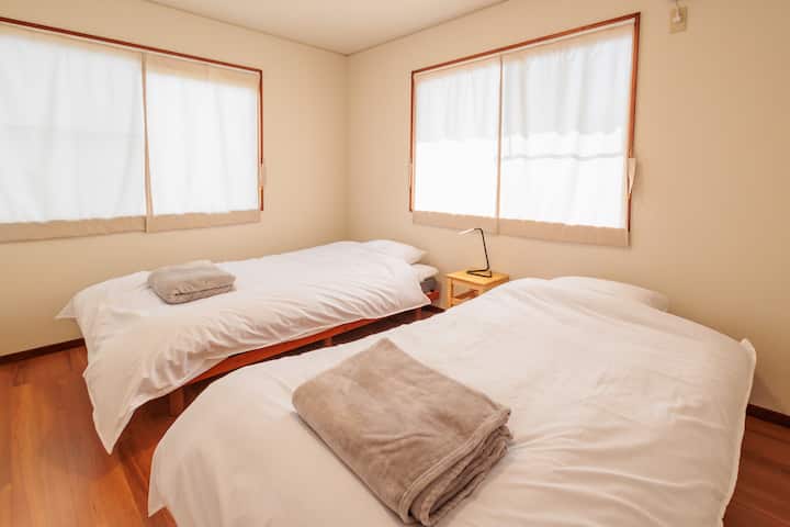 2-ри кат, спална соба на источната страна