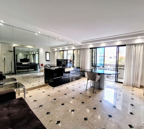 Top Airbnb: Nice, superb studio in the city center - close to beaches. in Rue De France