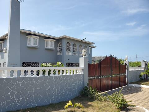 Hellshire D'Villa Quite Area