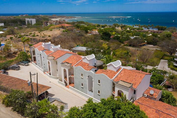 Spacious sub level poolside condo in Tamarindo