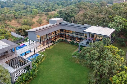 StayVista Lux Charcoal Villa – Pool, Foosball & TT