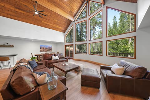 Modern A frame cabin in Plumas Pines