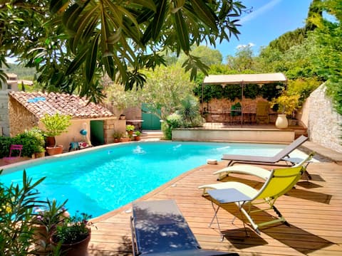 La Licorne Charming Gite in the village