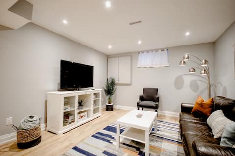 Successful Airbnb property: Modern 2 bedroom apartment in Etobicoke Centre