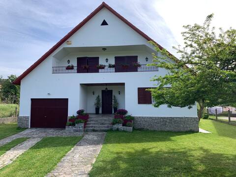 Spacious house, close to the beach.