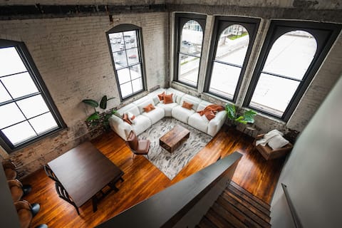 Luxurious Loft 54